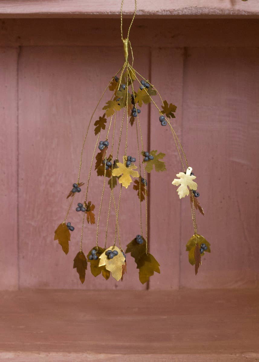 Oak & Black Berries Hanging Decoration